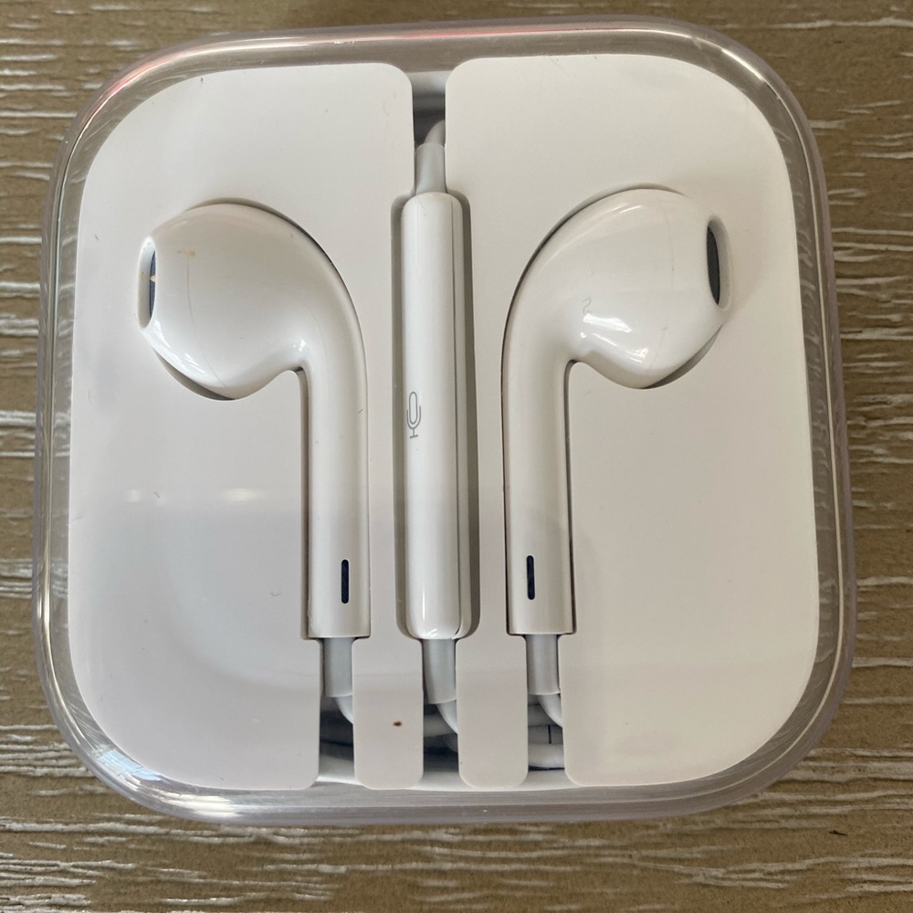 Brand new Apple ear plugs